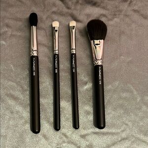 MAC Cosmetics Professional Makeup Brush Set - Black